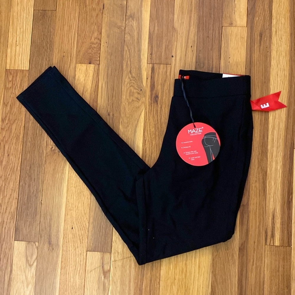 NWT Maze Collection Womenās Black Leggings Size S